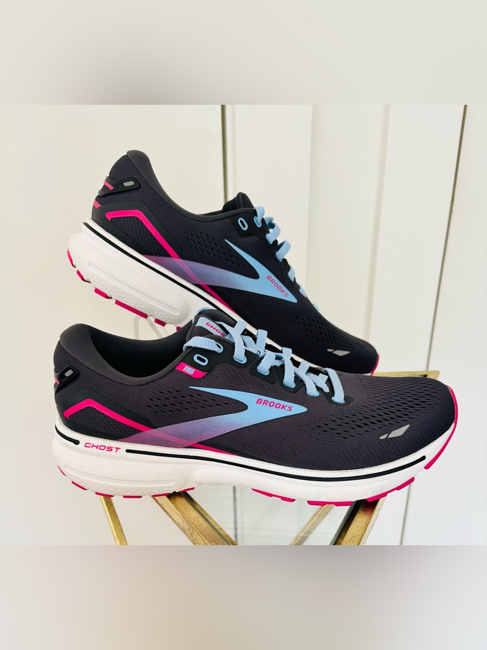 BROOKS women's Ghost 15 Medium Running Shoes size 9 medium B